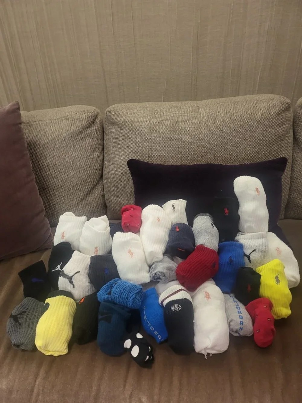 42 pairs of socks in a variety of sizes - Picture 2 of 4